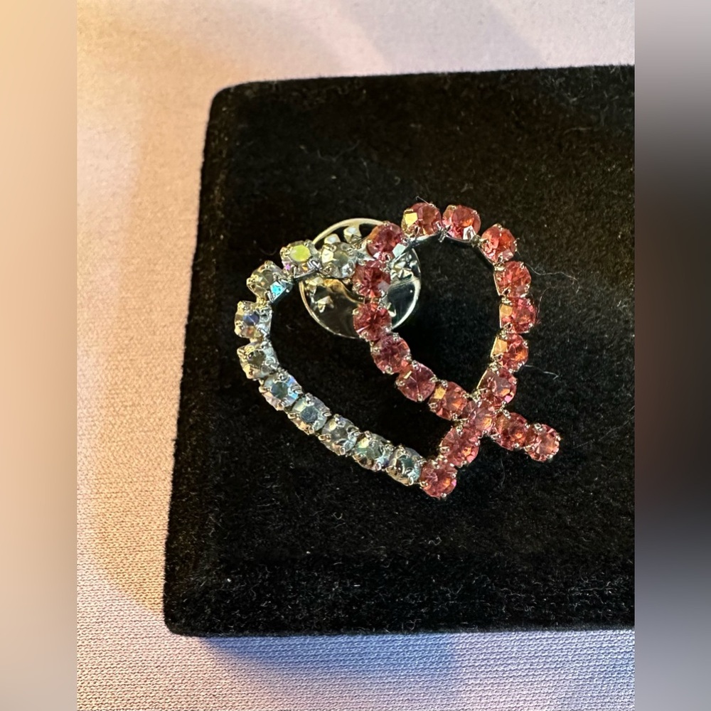 Fashion Heart Shaped Lapel Pin